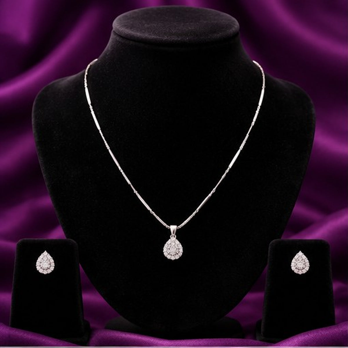 Chain pendant set